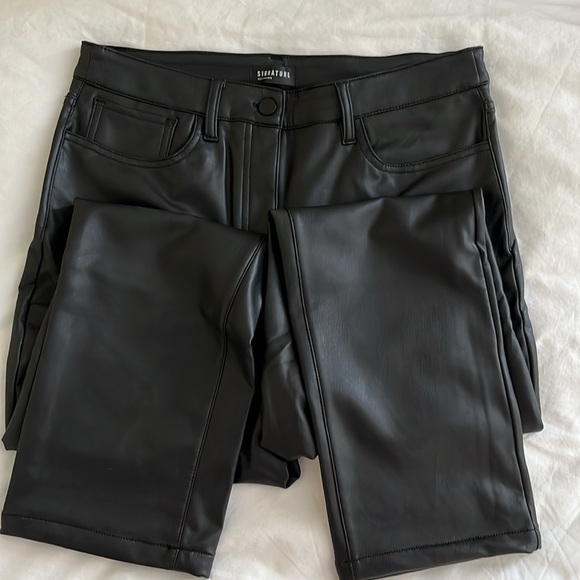 Faux leather pants - Picture 2 of 6